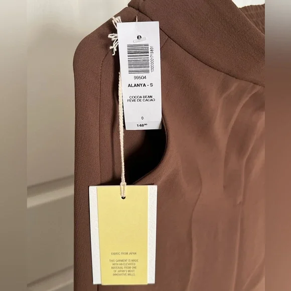 Aritzia Wilfred Alanya Pants in size 0 short. Color is Cocoa Bean - Picture 9 of 12